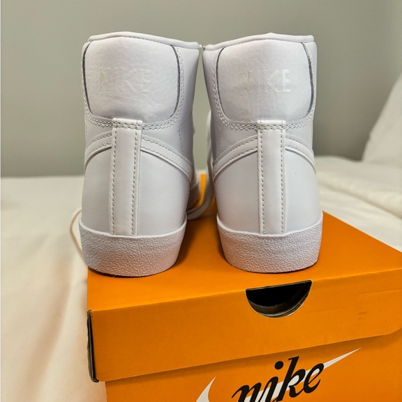 Nike Women’s Blazer Mid ‘77 - Picture 3 of 5